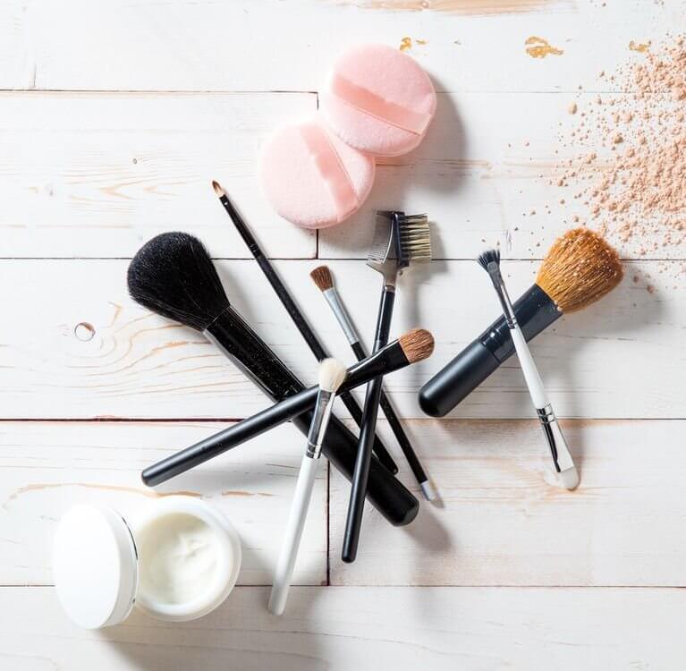 Cómo y Por qué limpiar Brochas de Maquillaje